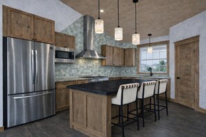 Private kitchen - New Luxury 5bed-4Bath w/ Hottub & Mtn Views-30 Min Breck (Fairplay)