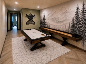 Games room - New Luxury 5bed-4Bath w/ Hottub & Mtn Views-30 Min Breck (Fairplay)