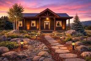 Exterior - New Luxury 5bed-4Bath w/ Hottub & Mtn Views-30 Min Breck (Fairplay)