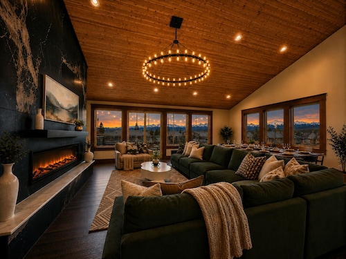 New Luxury 5bed-4Bath w/ Hottub & Mtn Views-30 Min Breck