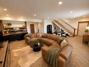Smart TV, fireplace, books, stereo