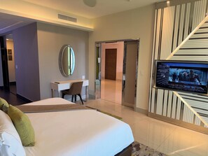 Room - A spacious 1,830 sqft 2 bedroom suite designed, accommodate up to 6 guests. (Cancún)