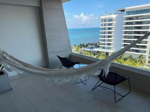 Terrace/patio - A spacious 1,830 sqft 2 bedroom suite designed, accommodate up to 6 guests. (Cancún)