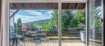 Apartamento que admite perros con piscina compartida, jardín comunitario y balcón