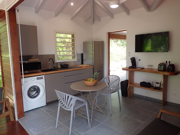 Private kitchen - Lodge beautiful nature 1,private pool, large garden.900m from the beach of grande anse (Deshaies)