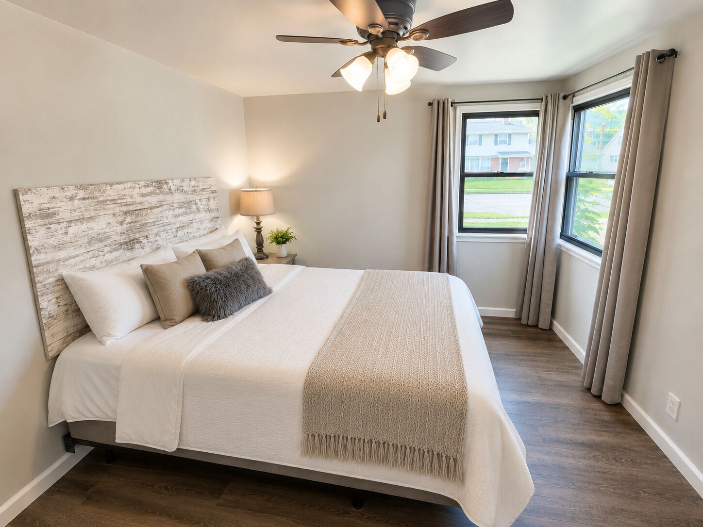 4 bedrooms, desk, iron/ironing board, WiFi