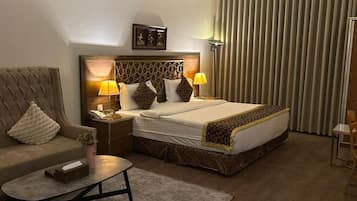 Double Room | In-room safe, iron/ironing board, free WiFi