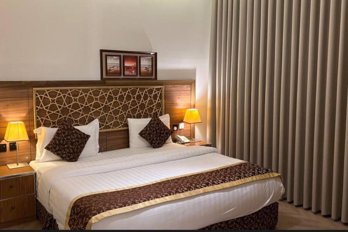 Junior Suite | In-room safe, iron/ironing board, WiFi (free)