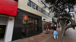 Front of property - Viajero Lima - Miraflores Hostel (Lima)