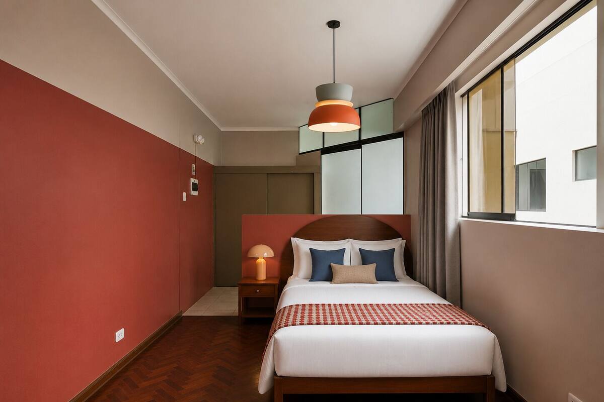 In-room safe, WiFi (free), bed sheets