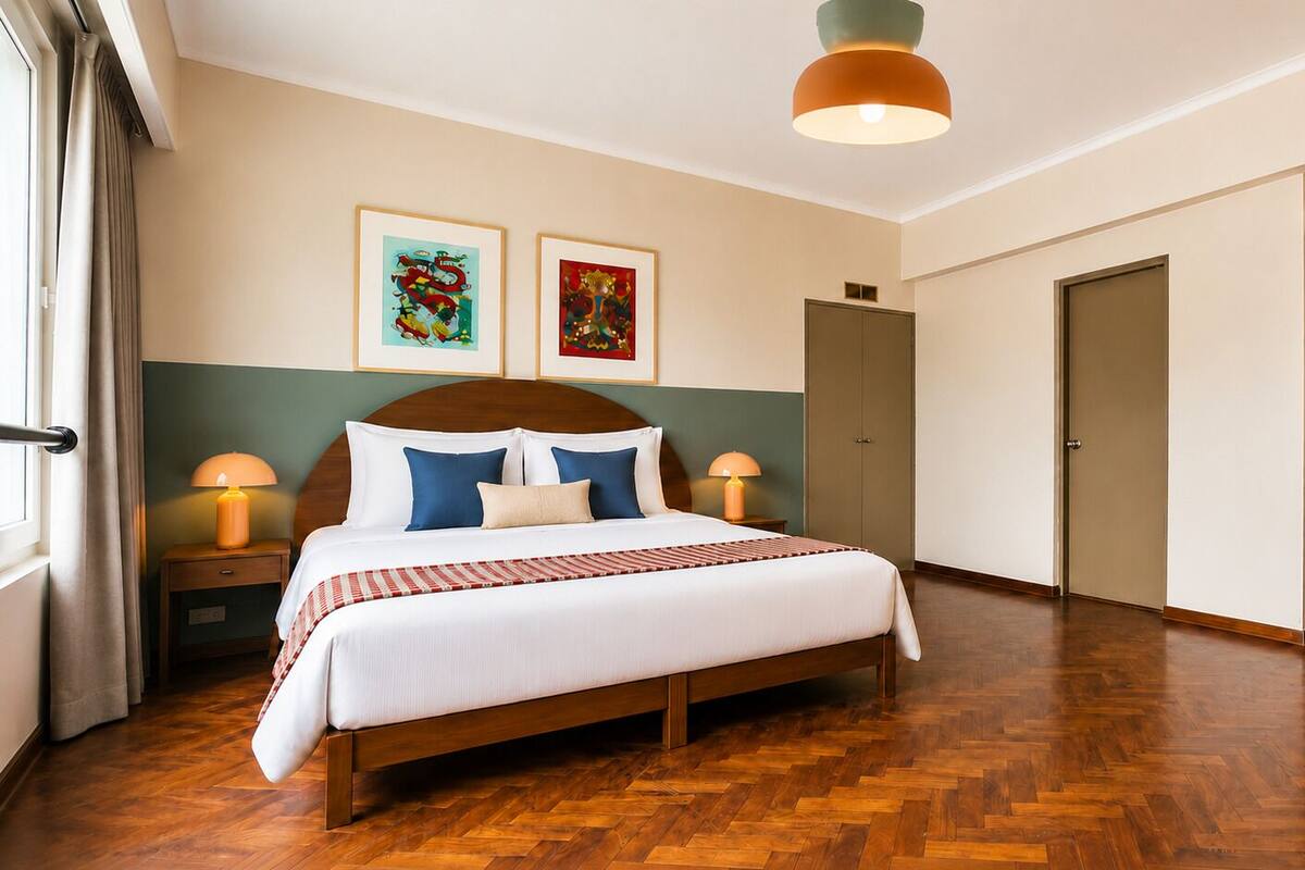 In-room safe, WiFi (free), bed sheets