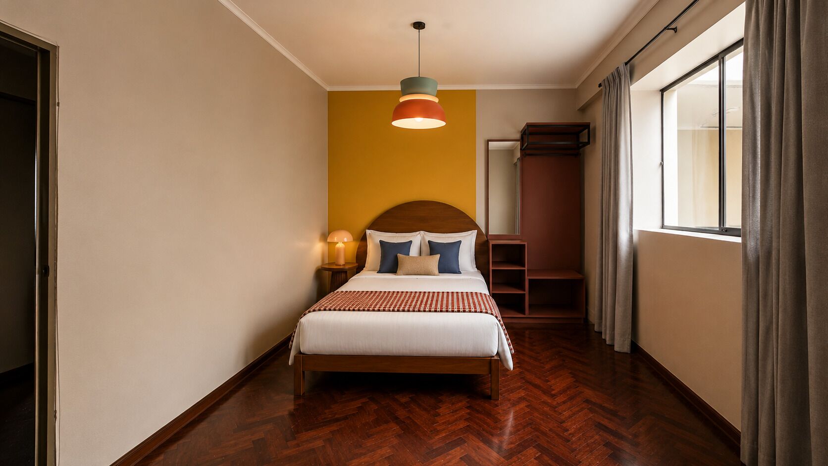 Cofres nos quartos, Wi-Fi de cortesia, roupa de cama