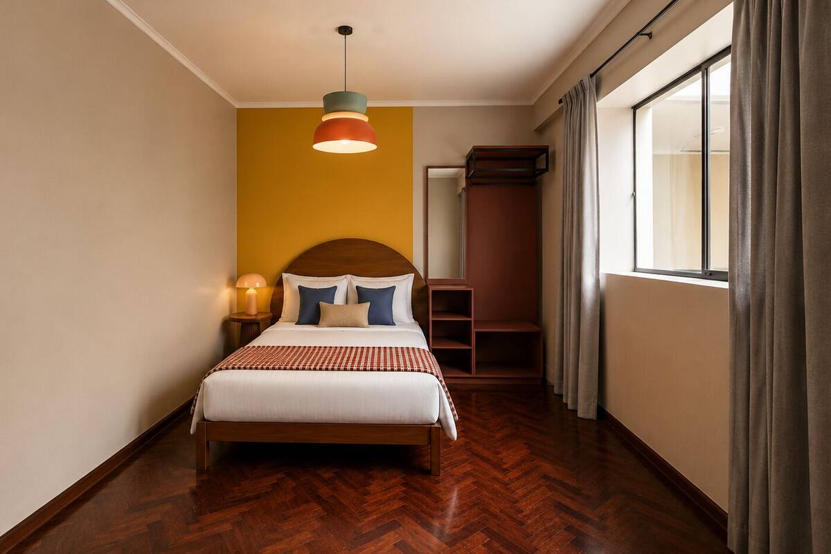 In-room safe, WiFi (free), bed sheets