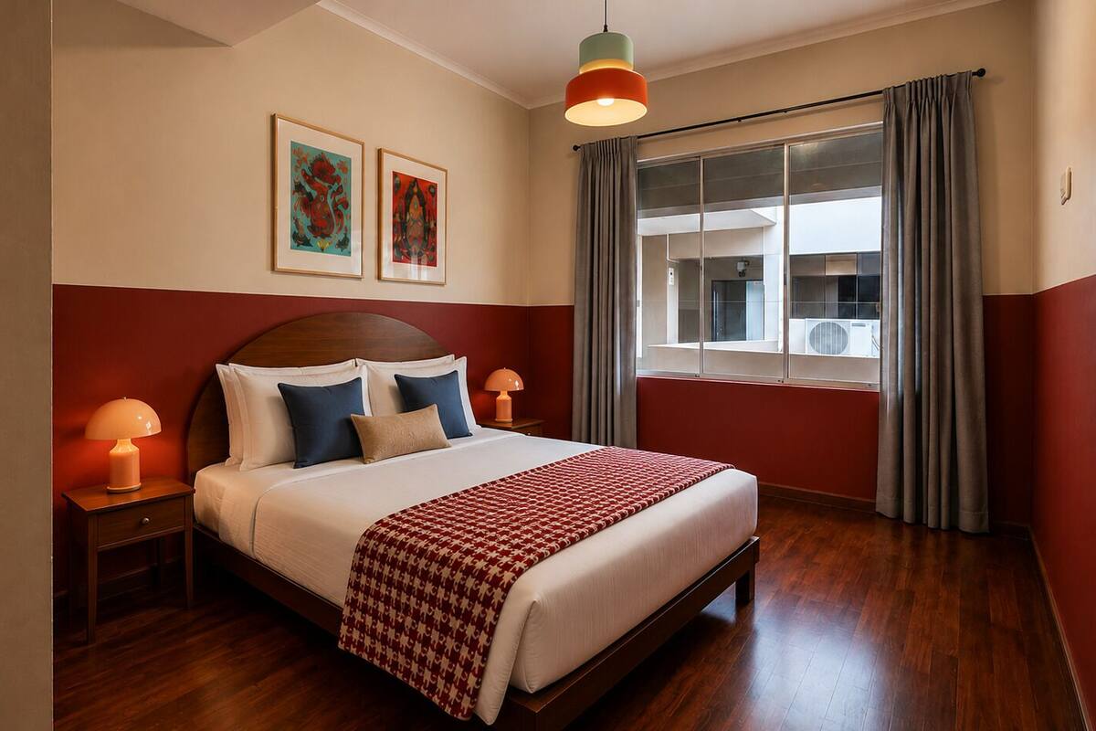 In-room safe, WiFi (free), bed sheets