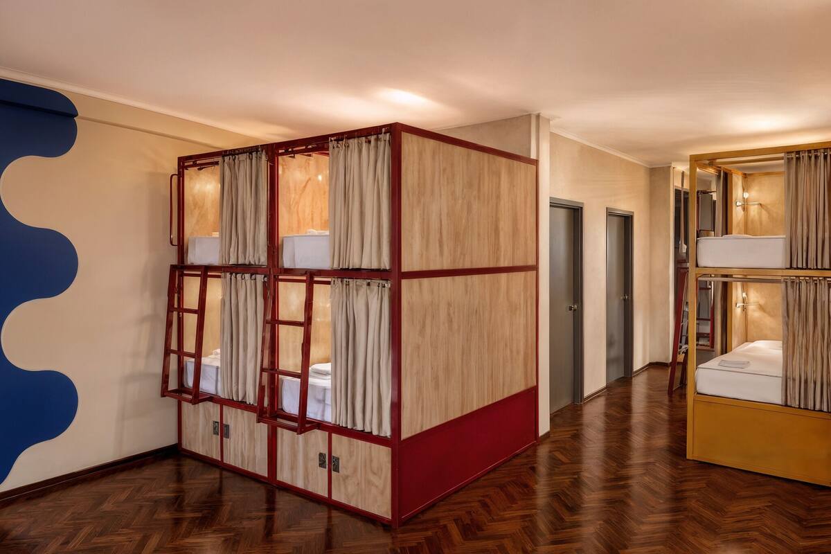 In-room safe, WiFi (free), bed sheets