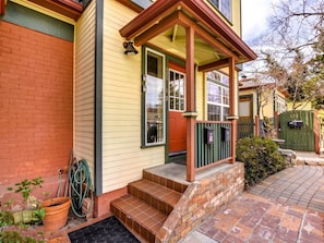 A house with a porch, steps, a mailbox, and a garden hose. - Union Street Townhouse 2BD/1.5BA Near Whiskey Row (Prescott)