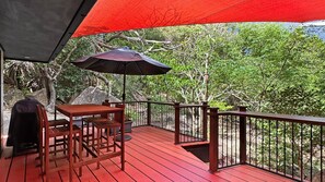 Outdoor dining - Alma Rocks – Relax by the Coast (Arcadia)