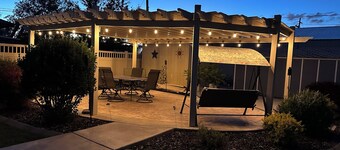 Spacious 6-bedroom house in peaceful Vernal with AC