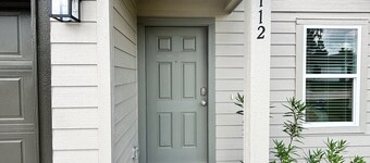 New Charming 3-bedroom house in adorable Lufkin with privacy Backyard