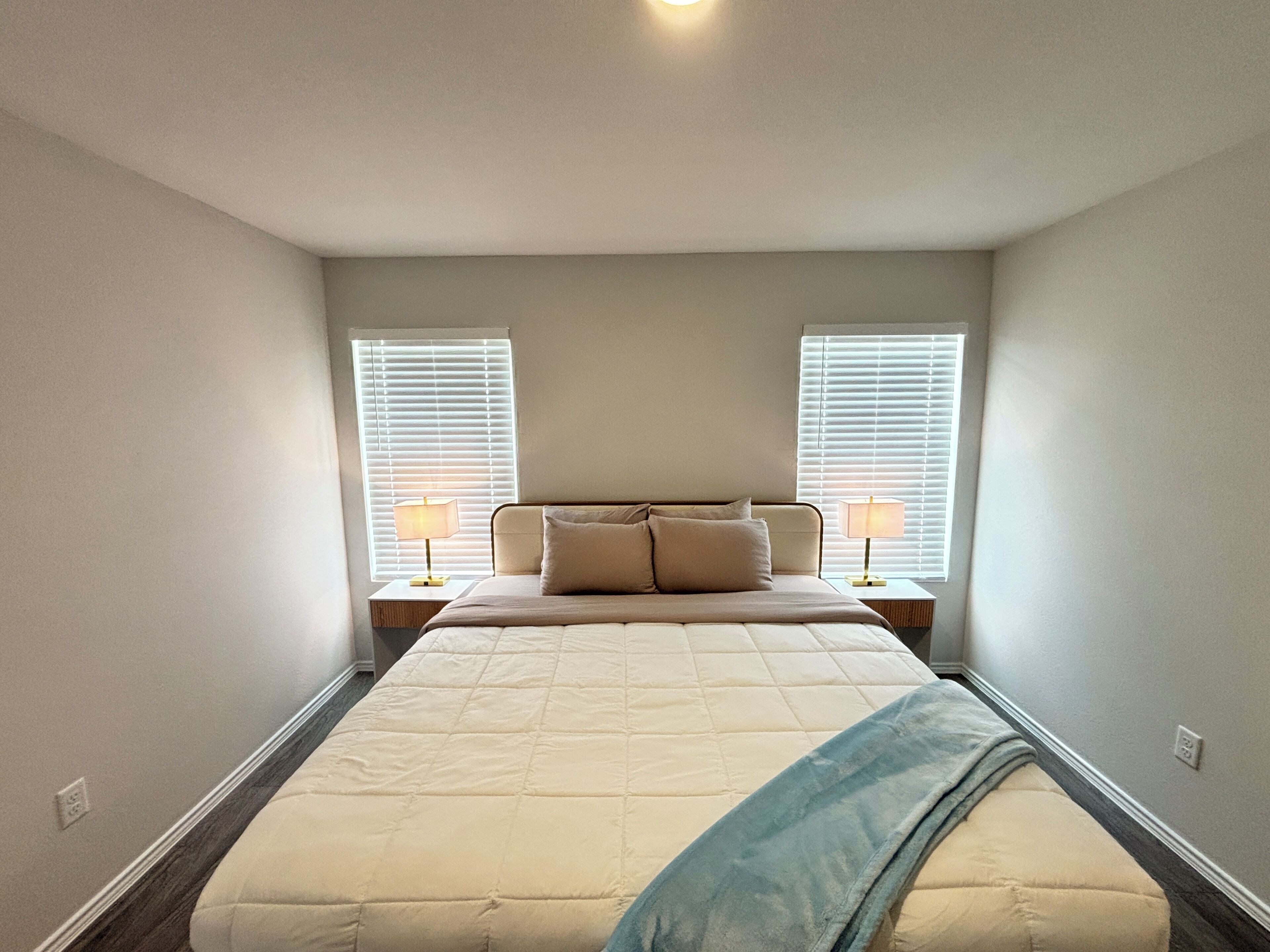 3 Schlafzimmer, Schreibtisch, Bügeleisen/Bügelbrett, Reisekinderbett