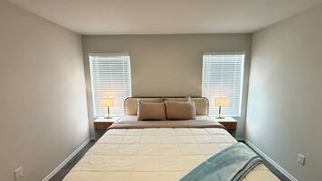 3 Schlafzimmer, Schreibtisch, Bügeleisen/Bügelbrett, Reisekinderbett