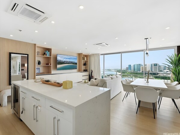 Interior - Ilikai - 4BR Condos - Sleeps 12 (Honolulu)