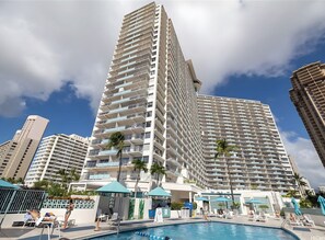 Pool - Ilikai - 4BR Condos - Sleeps 12 (Honolulu)