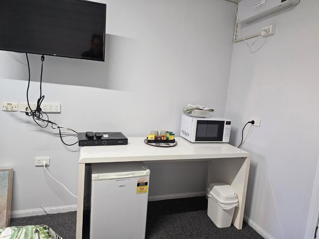 Chambre Double Économique, vue cour intérieure | Intérieur