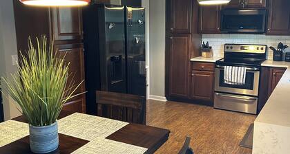 Comfortable Olathe Getaway 3 Bedrooms - Sleeps 6