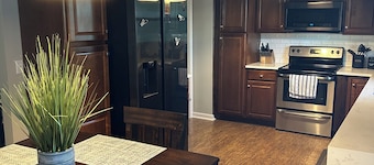 Comfortable Olathe Getaway 3 Bedrooms - Sleeps 6