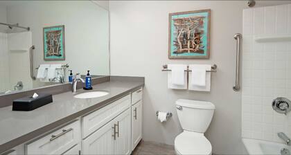 Cozy 1-bedroom hotel suite with AC in peaceful San Diego
