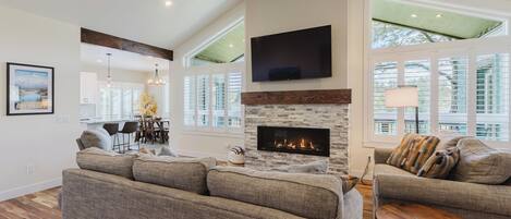 TV, fireplace