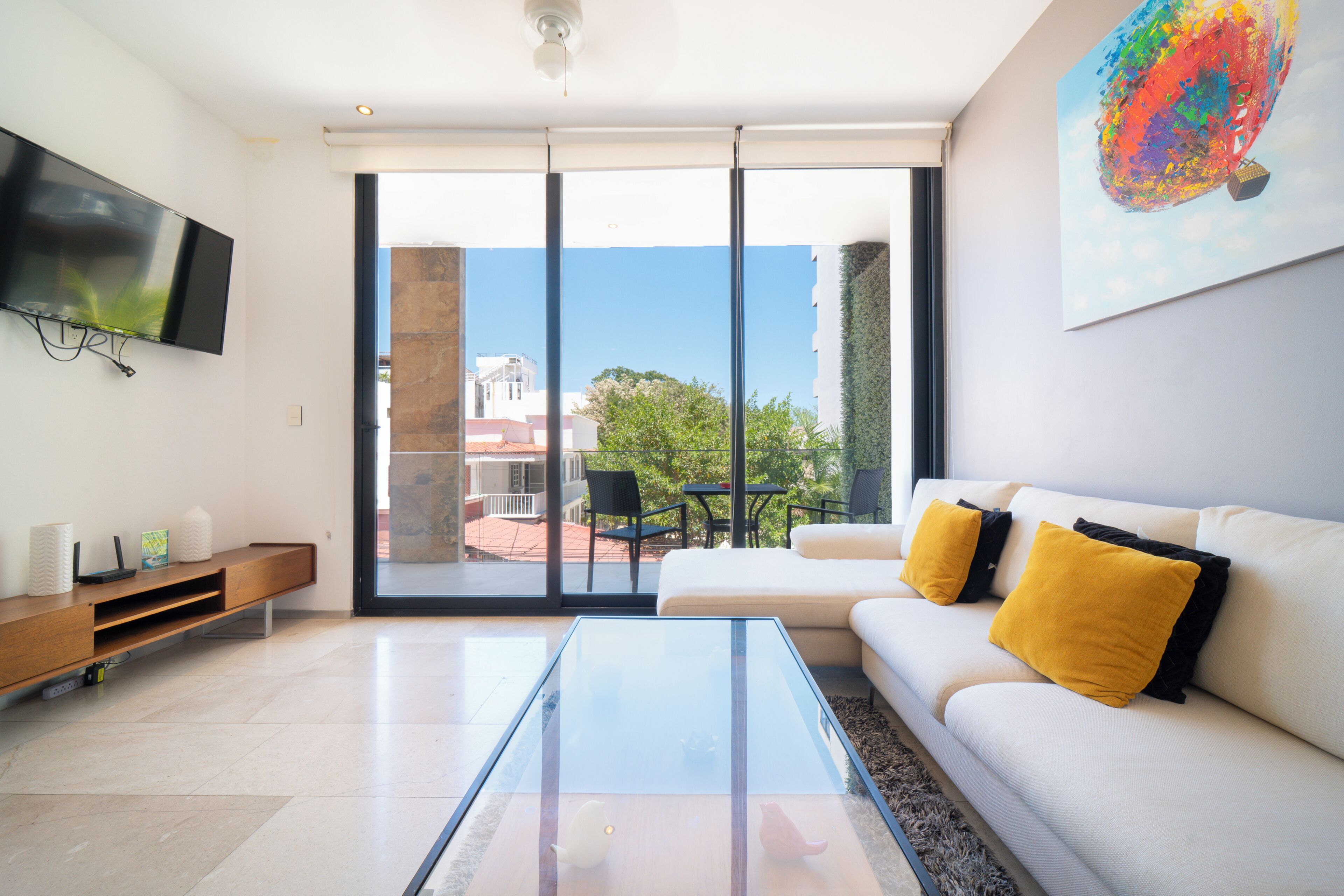Comfort Apartment, City View | Living area