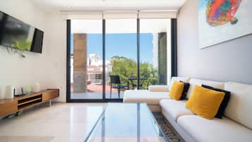 Comfort Apartment, City View | Living area