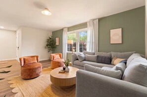 Living area - Sleeps 14. Near Ft Benning & CSU! Hot Tub, Game Room, Fire pit, Pet-Friendly (Columbus)