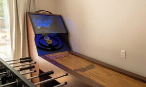 Games room - Sleeps 14. Near Ft Benning & CSU! Hot Tub, Game Room, Fire pit, Pet-Friendly (Columbus)