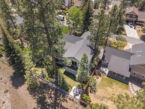 Exterior - Teakwood Chalet - Games / Fire Pit / Minutes to Lake and Ski (Big Bear Lake)