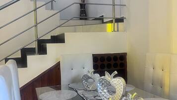 House, 3 Bedrooms, Smoking, Balcony | Dining