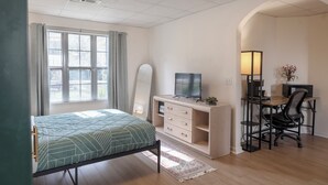 Room - Newly Renovated Guest Floor (Mableton)