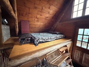 Room - Handcrafted Woodland Cabin w/ Sauna & Mtn Views (Washington)