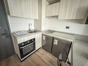Fridge, microwave, oven, electric kettle - Modern apartment in downtown Santiago | Steps from the metro | WIFI (Santiago)
