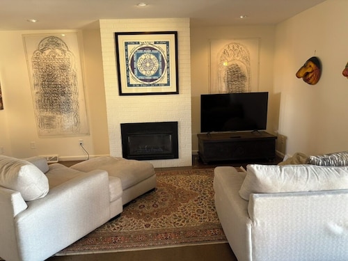 Amazing Views, Family-Friendly 3 Bdrm Boulder Townhome Open Space, 10mns Dntown!