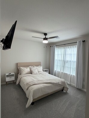 3 slaapkamers, een strijkplank/strijkijzer, wifi, beddengoed