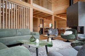 Interior - Mas Monts - Five Bedroom Chalet, Sleeps 14 (Le Monêtier-les-Bains)