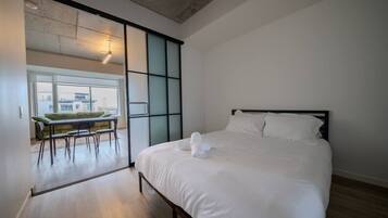 Iron/ironing board, WiFi, bed sheets