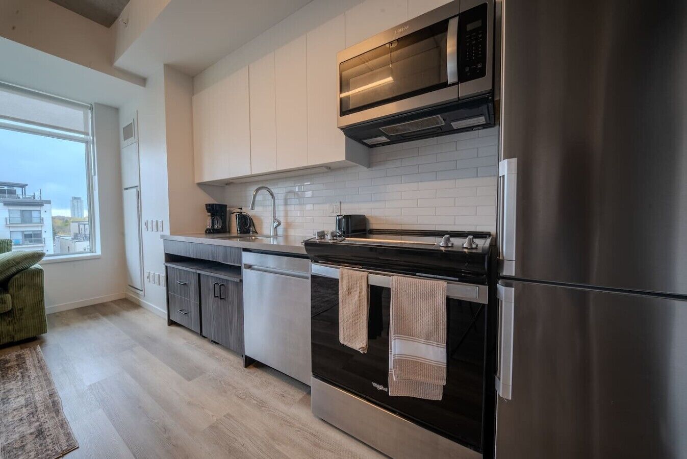 Coffee/tea maker, fridge, microwave, oven