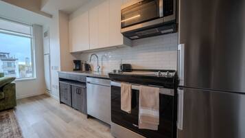 Coffee/tea maker, fridge, microwave, oven