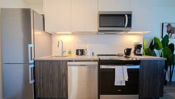 Coffee/tea maker, fridge, microwave, oven