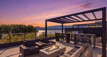Luxury Beachfront Retreat 3BR Penthouse Condo w/Lake Views
