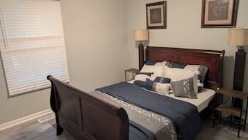 3 bedrooms, iron/ironing board, WiFi, bed sheets